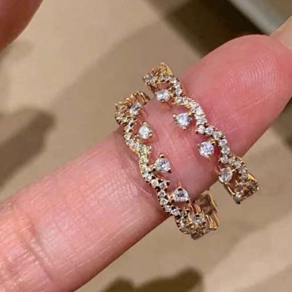 Elegant Gold Ring R41 - Picture 2 of 3